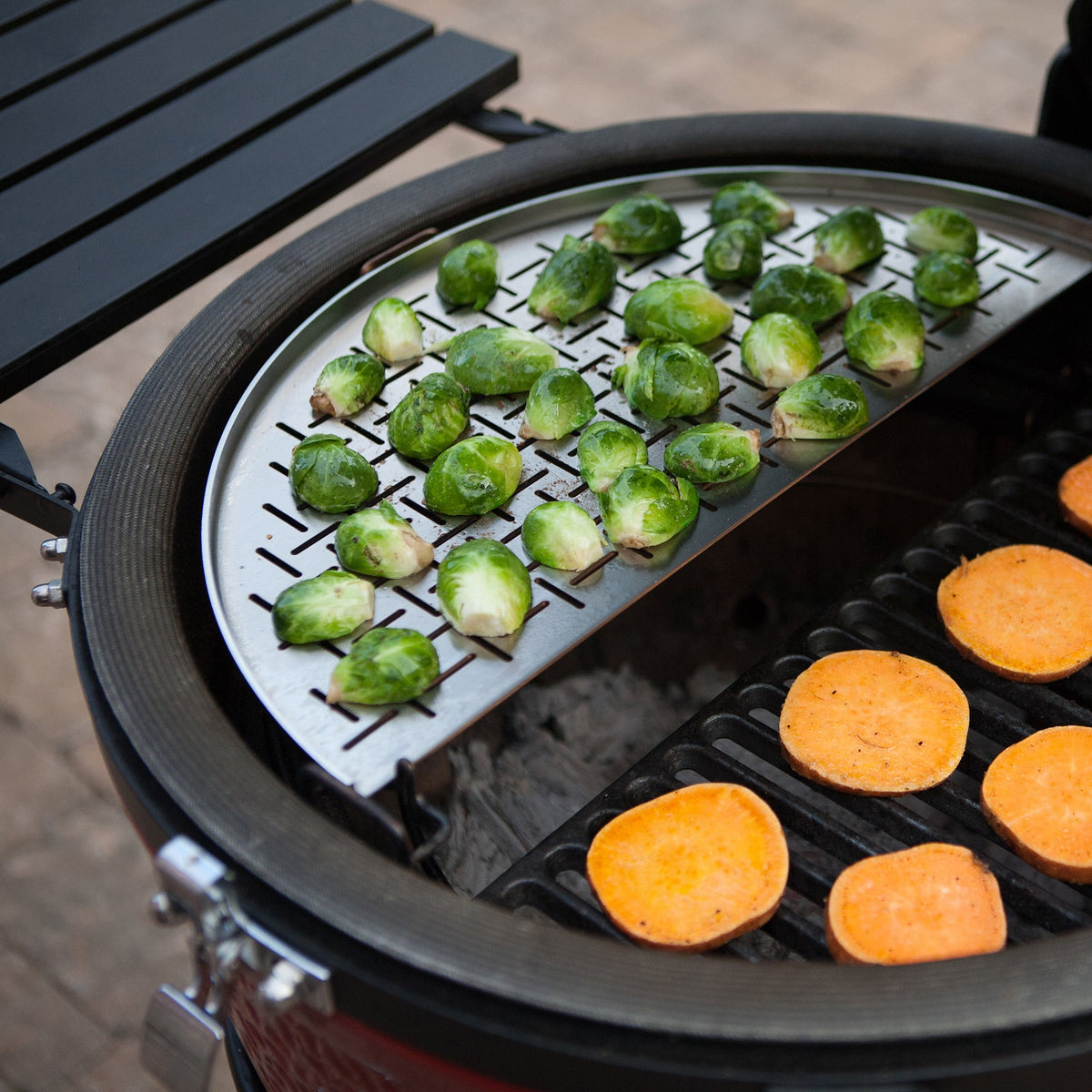 Kamado Joe fish and vegetable grate in use