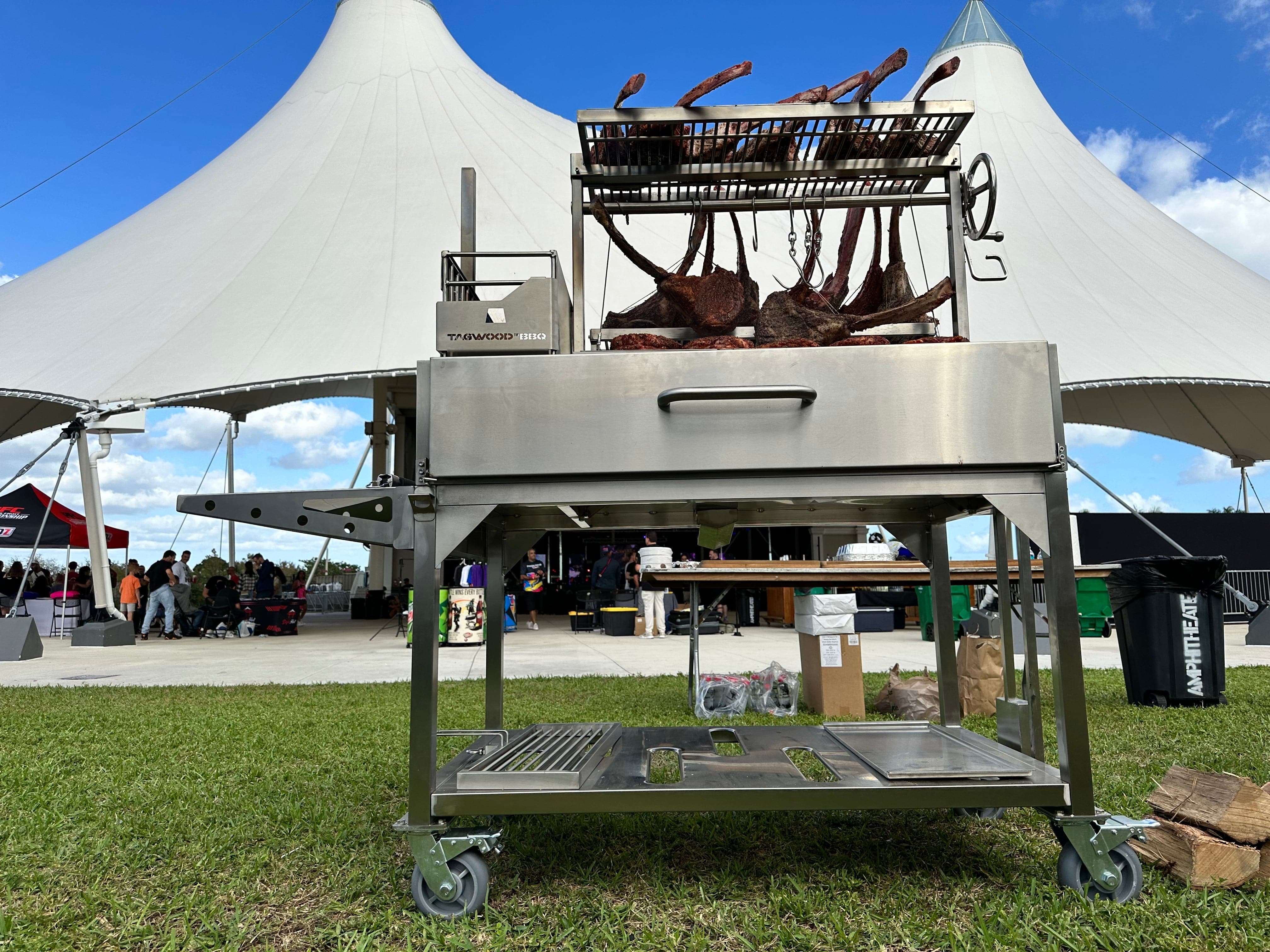 Tagwood outdoor BBQ grill with roof for Argentine-style cooking - Smokeforges