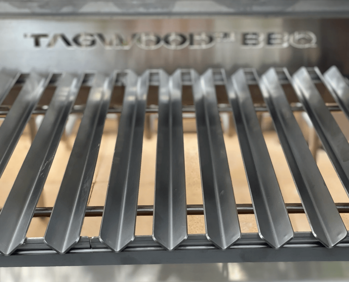 V-Shape main grates insted of Round (excludes interchangeable griddle)-