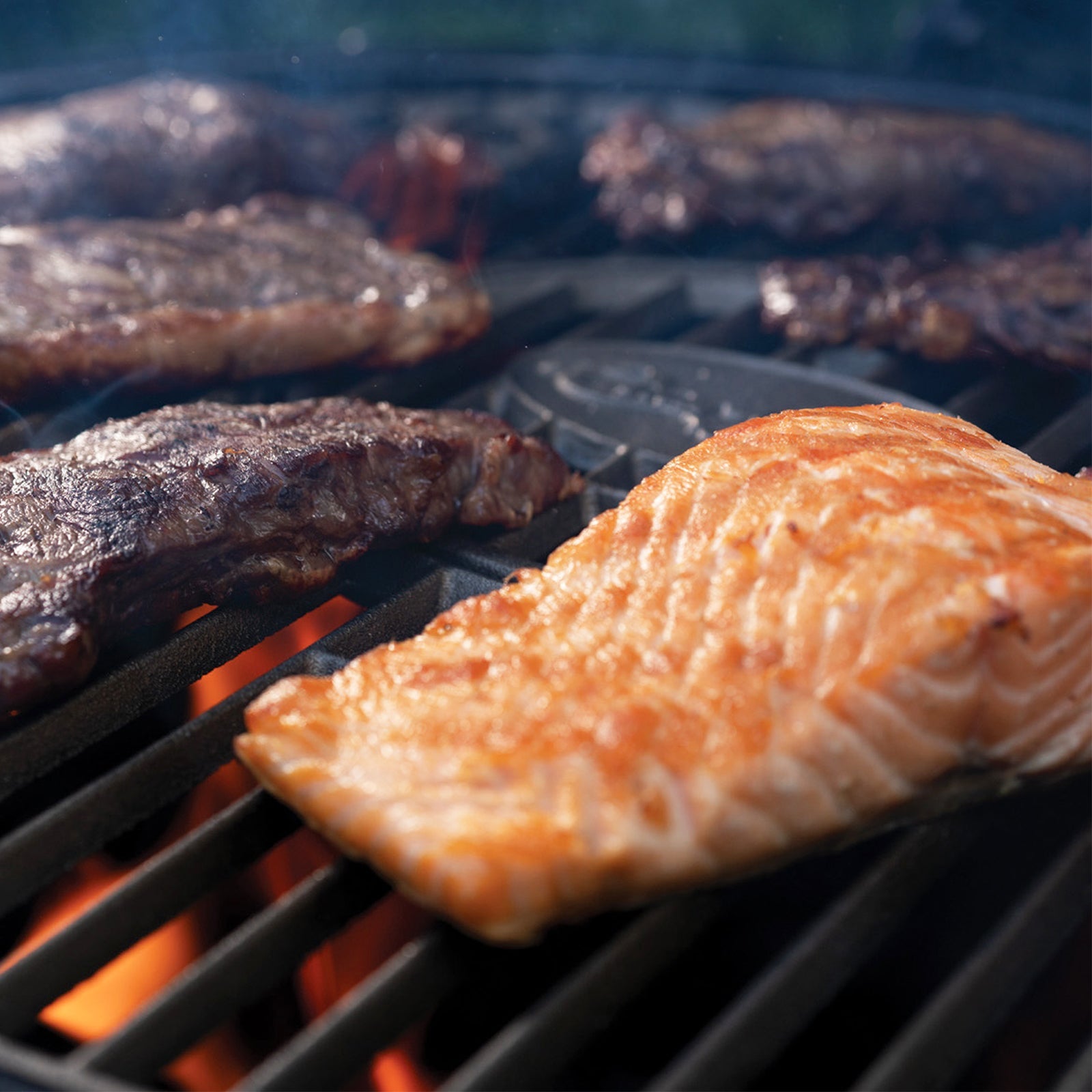 Char-Griller AKORN E16620 graphite kamado grill cooking food