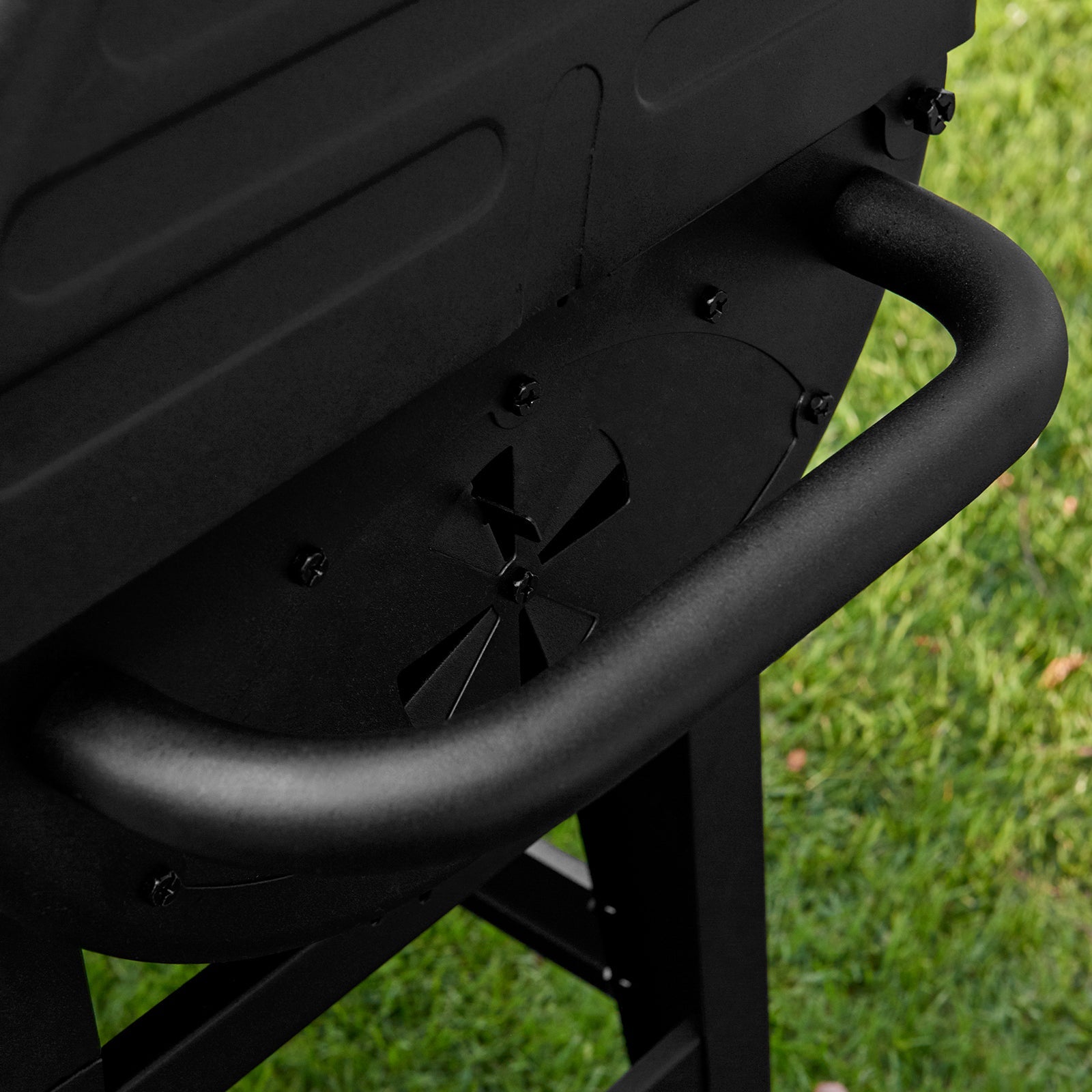 Char-Griller Dual Function E5030 Side Fire Box attachment point