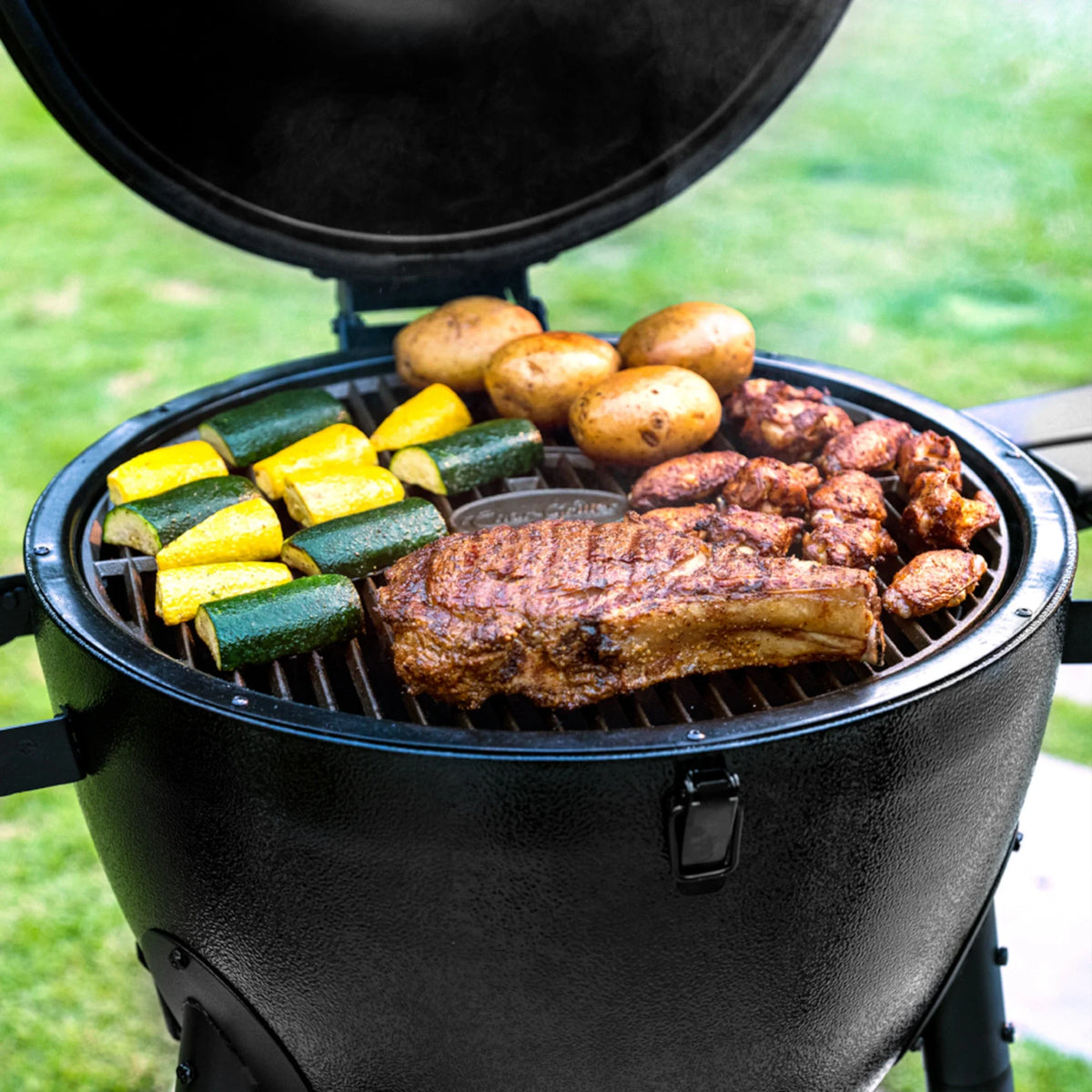Char-Griller AKORN 6719 kamado grill cooking food