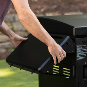 Char-Griller Flat Iron 8536 folding side shelf detail
