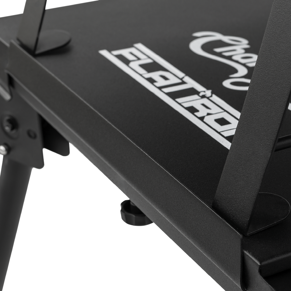Char-Griller 8760 stand closed shelf detail
