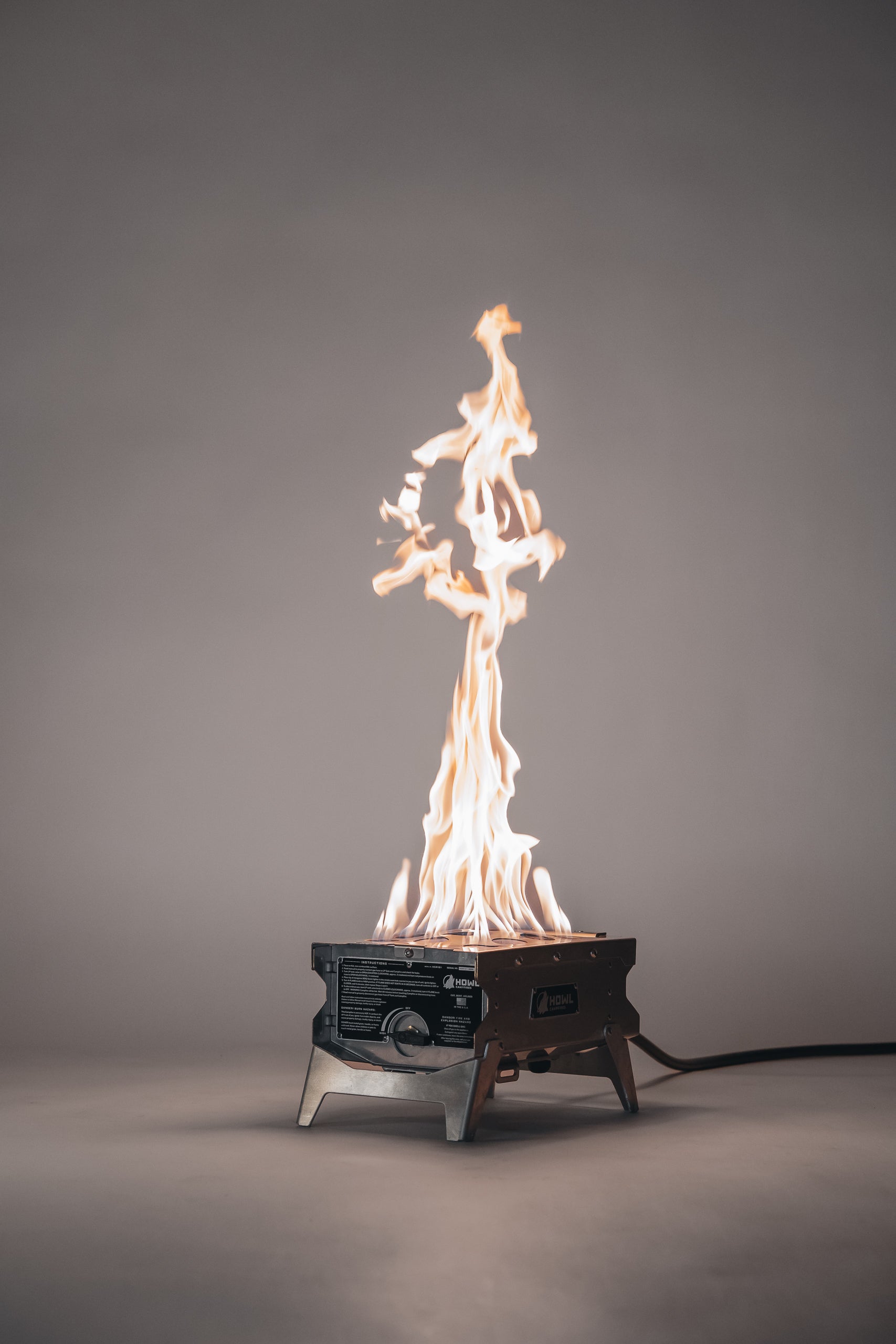 Portable Howl R1 propane fire pit with active fire - Smokeforges