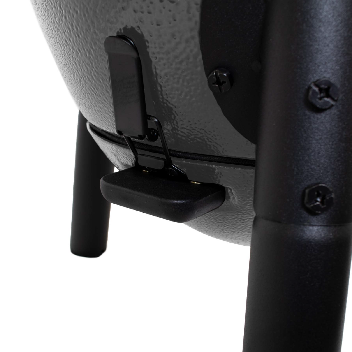 Char-Griller AKORN Jr. E86714 lid latch detail