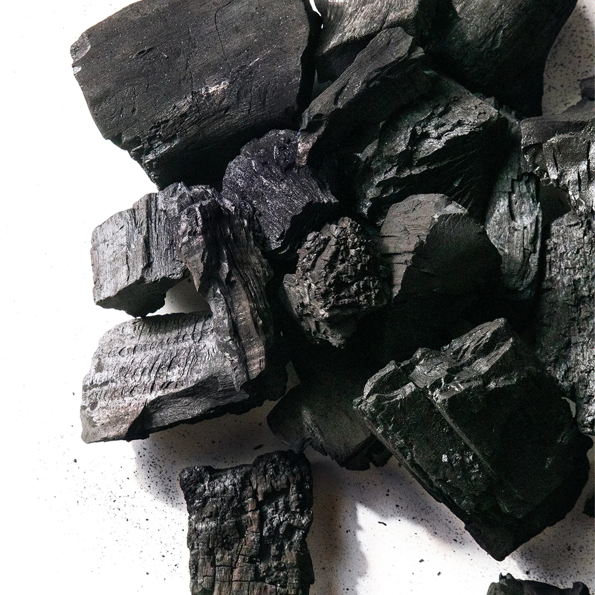 Kamado Joe Big Block XL lump charcoal hardwood pieces