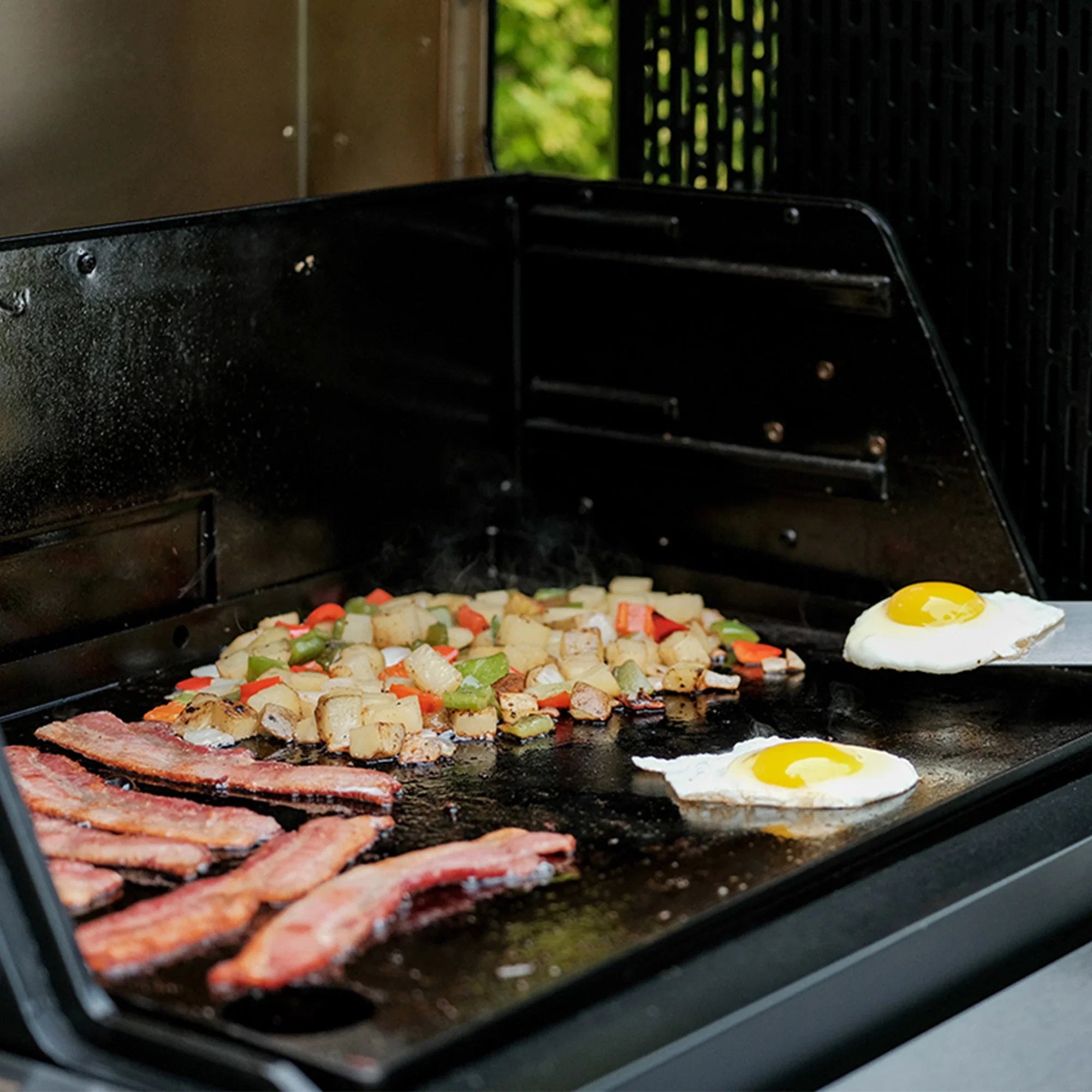 Masterbuilt Gravity Series 800 Charcoal Griddle, Grill & Smoker – alternate product view 10