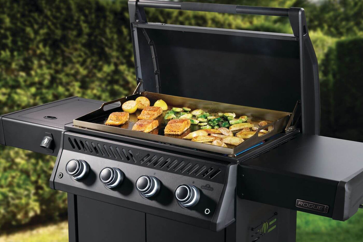 Napoleon Phantom Rogue PRO 30 griddle — Cooking salmon and vegetables