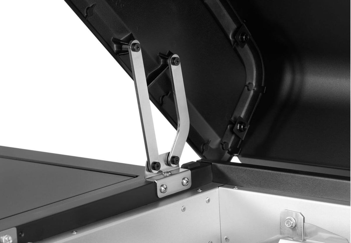 Napoleon Phantom Rogue PRO 30 griddle — Dual-pivot lid mechanism