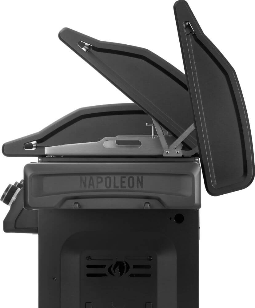 Napoleon Phantom Rogue PRO 30 griddle — Protective lid movement