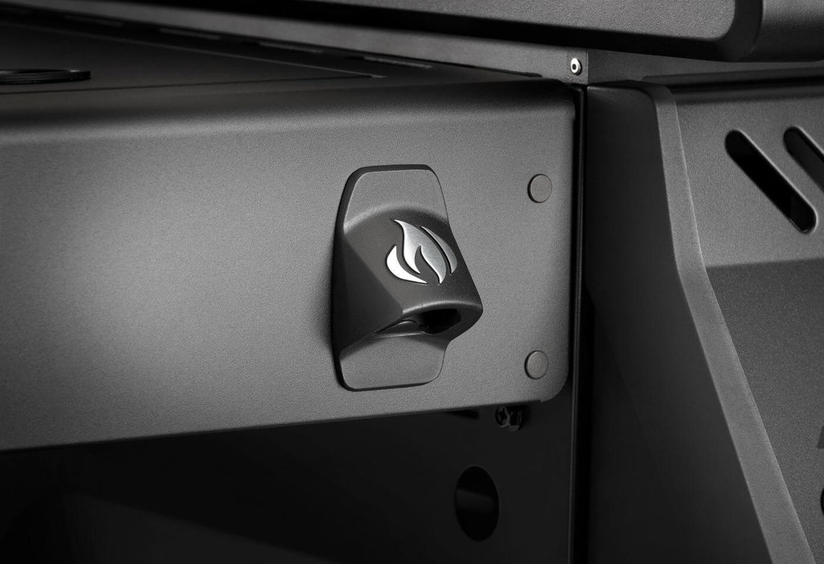 Napoleon Phantom Rogue PRO 30 griddle — Integrated bottle opener
