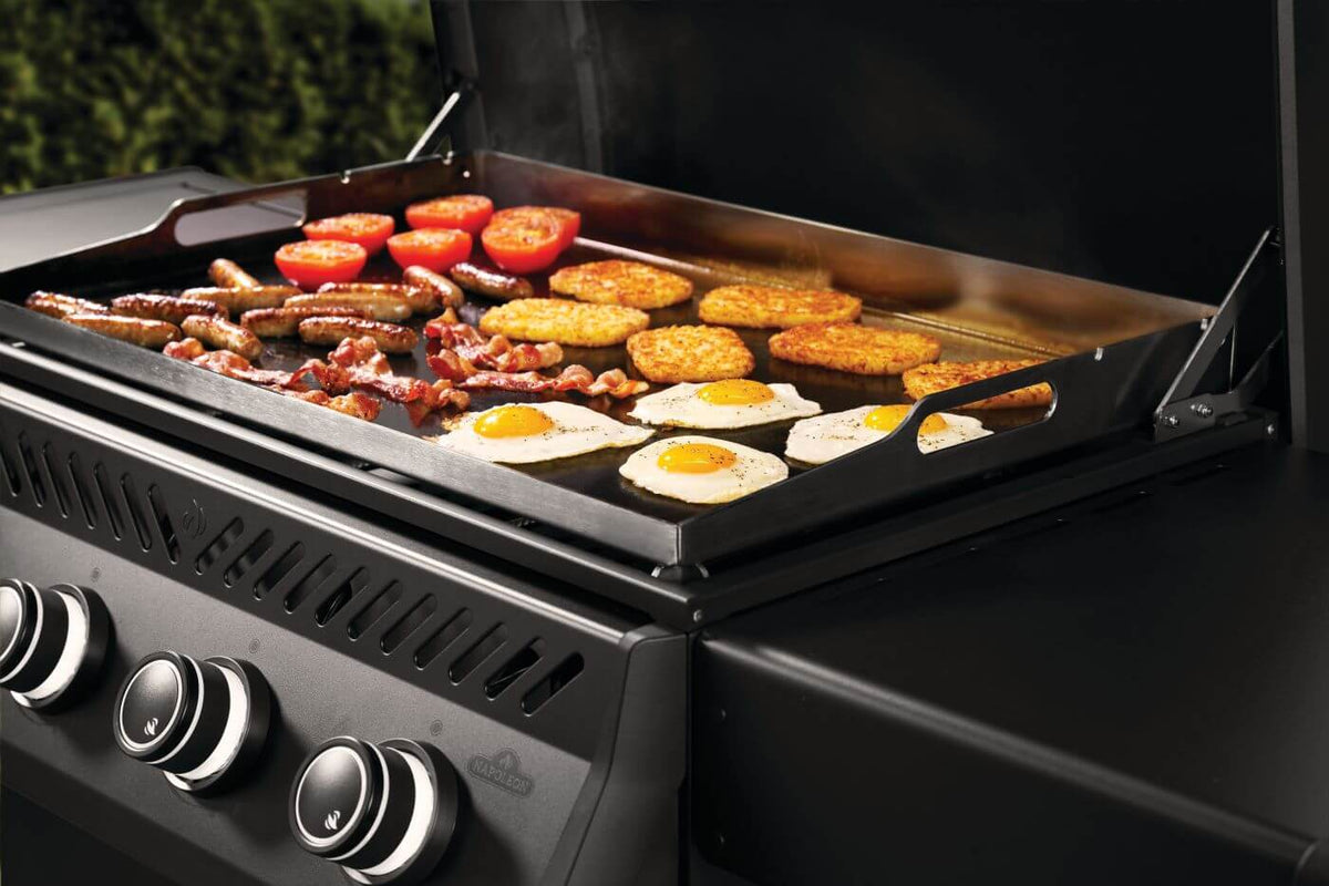 Napoleon Phantom Rogue PRO 30 griddle — Breakfast on the cooktop
